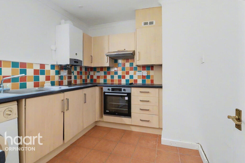 Apartment in Orpington, Scadbury, St Paul's Cray - View 4