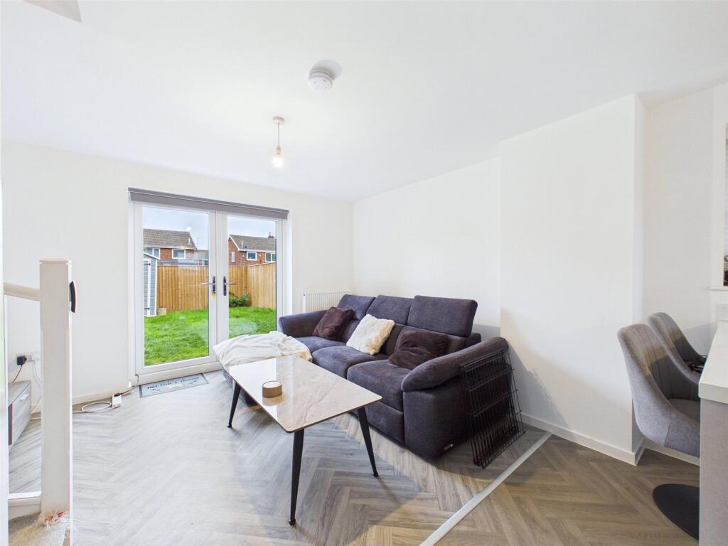 House in Doncaster, Armthorpe - View 4