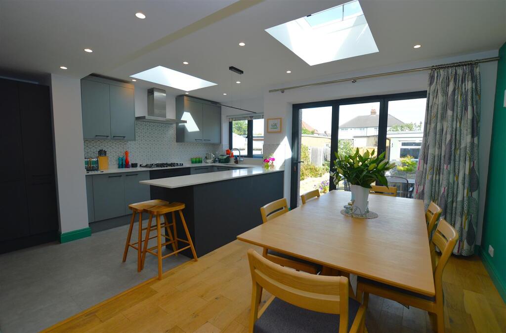 House in London, Whitton - View 4