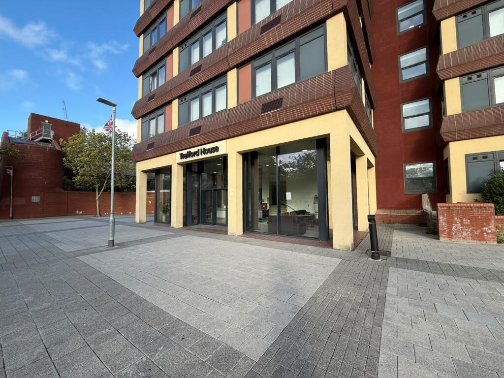 Apartment in Southend-on-Sea - View 3