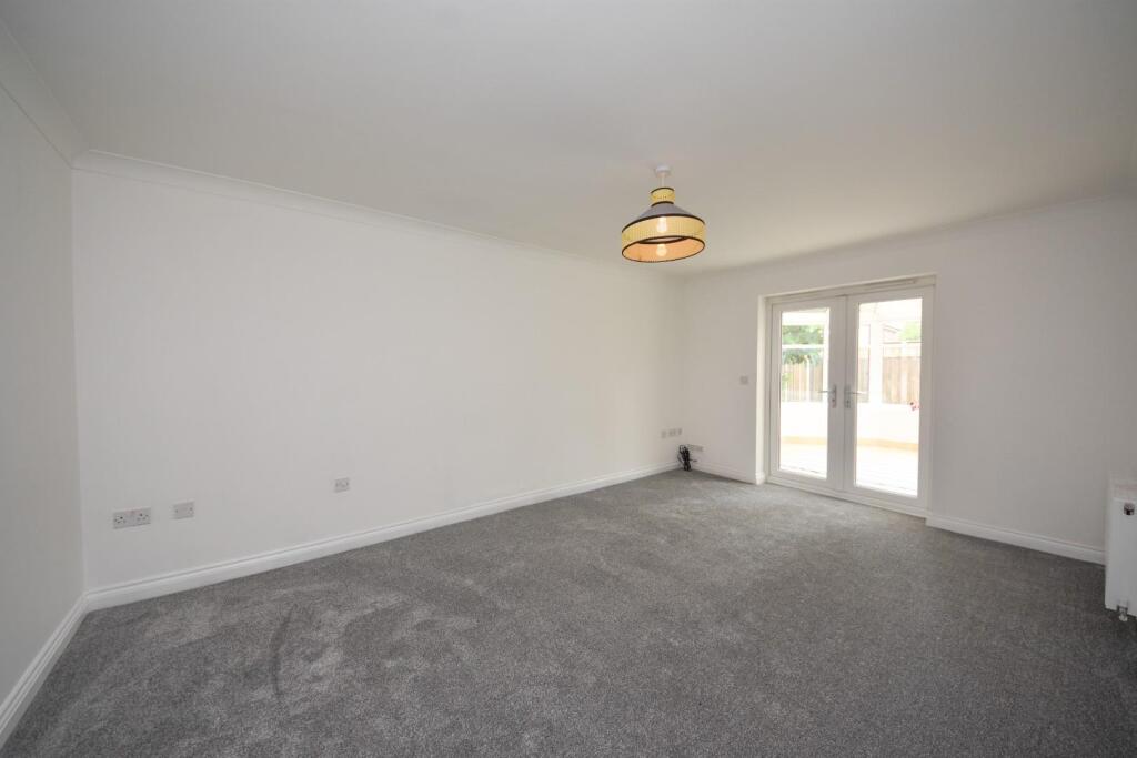 Coronet Close, Appley Bridge, Wigan, WN6 9AY photo 2