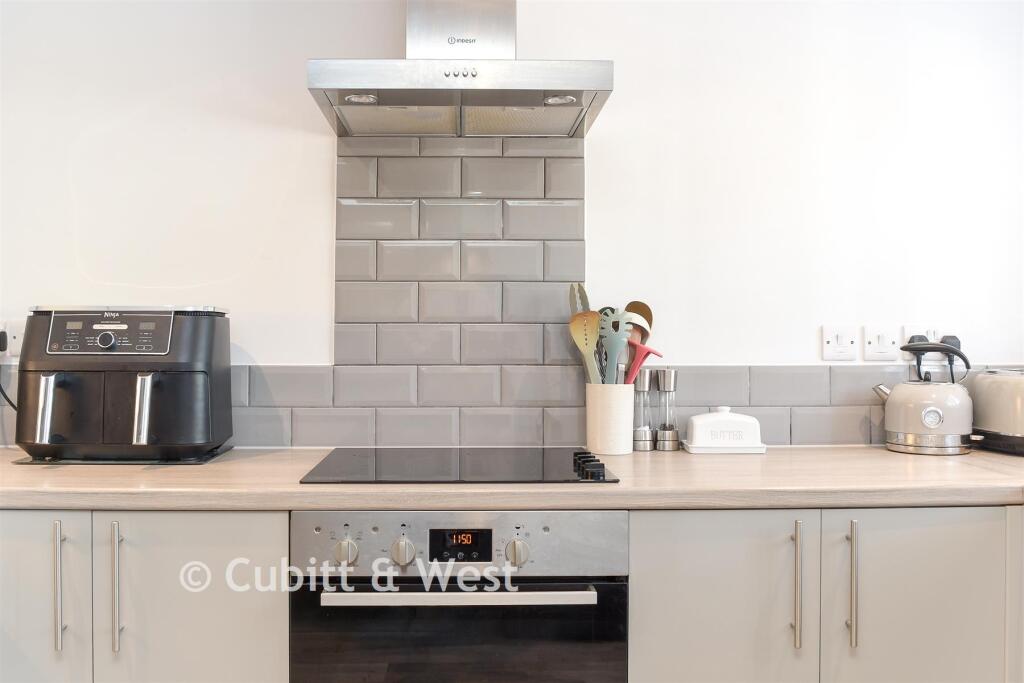 Apartment in Redhill - View 5