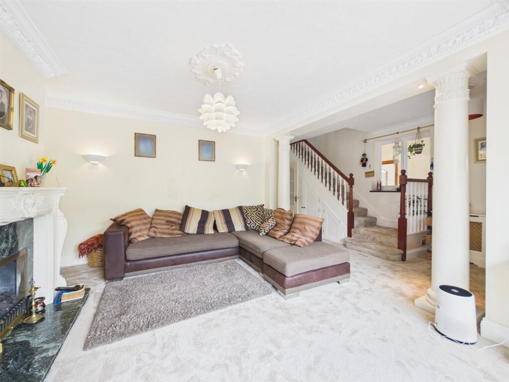 House in Croydon - More