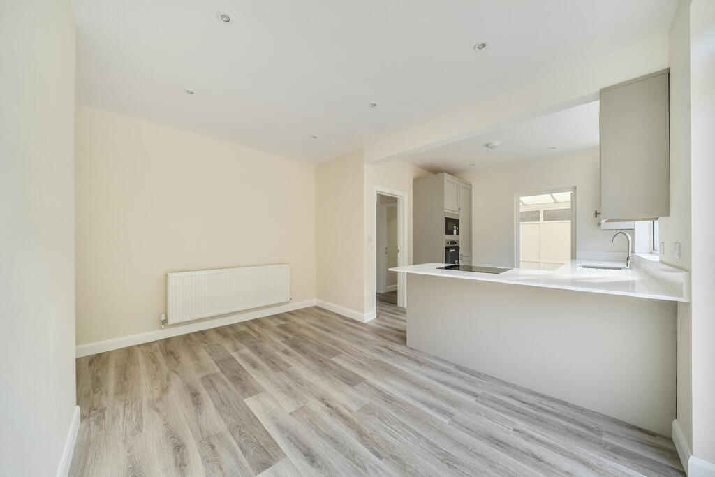 House in Bromley - View 4