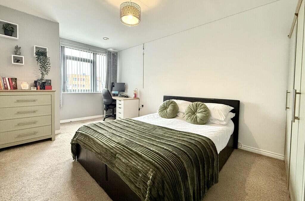 Apartment in Portsmouth - View 5