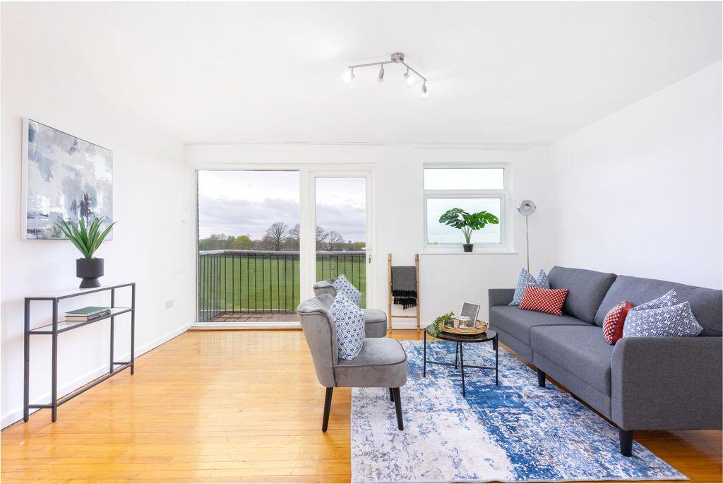 House in London, Purley - More