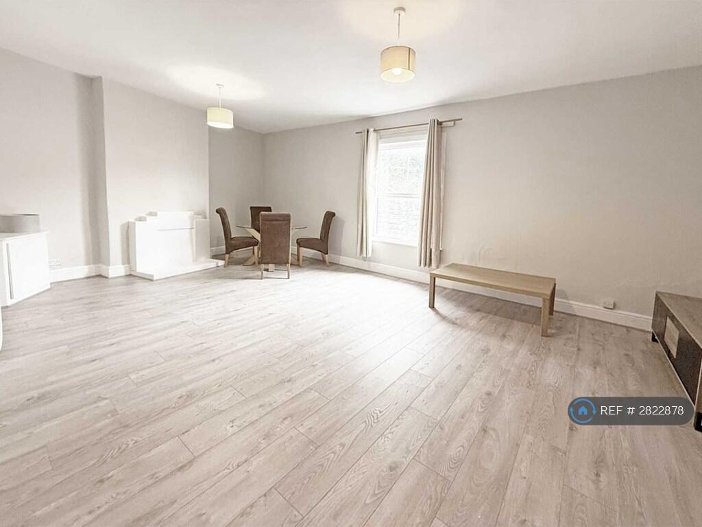 Apartment in Warrington, Westy, Latchford - View 3
