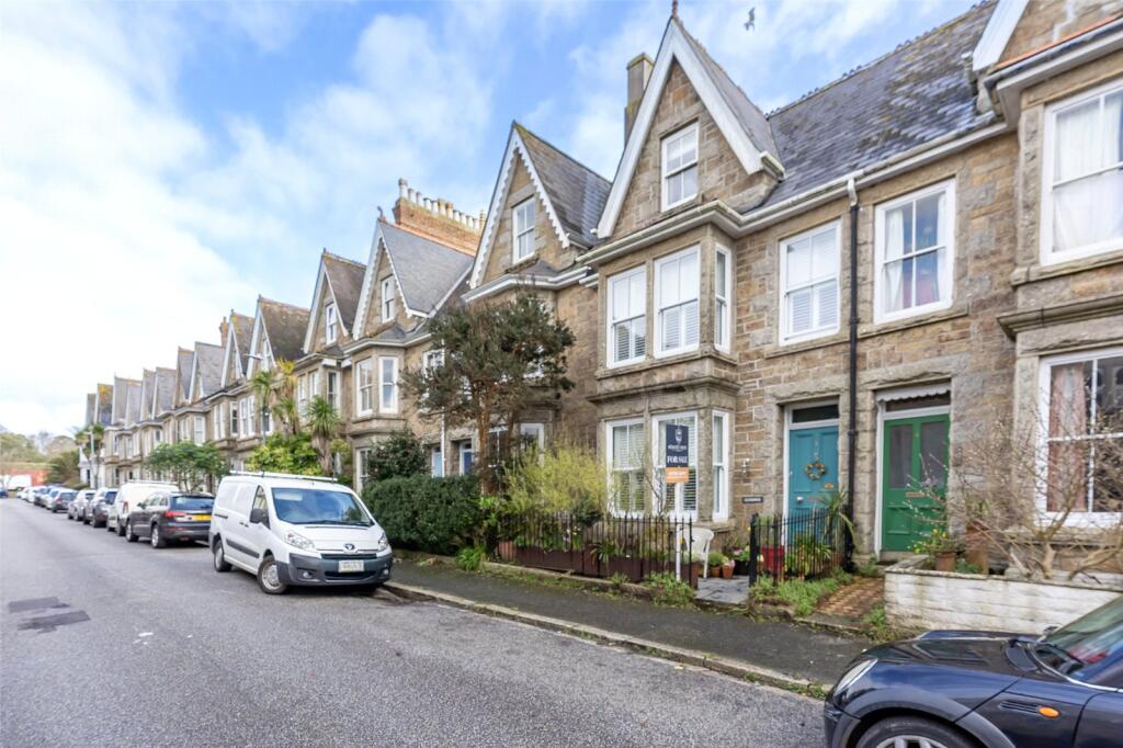 5 bedroom terraced townhouse in Penzance, great location, near the seafront