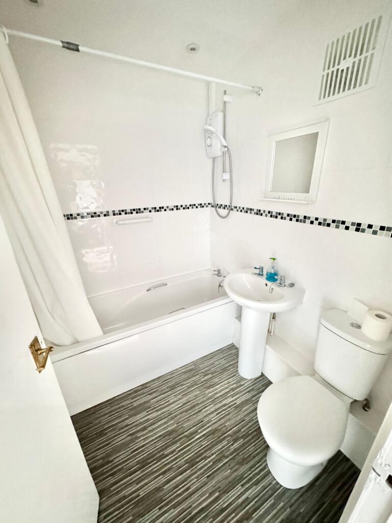 Apartment in Dunstable, Central Bedfordshire - View 3