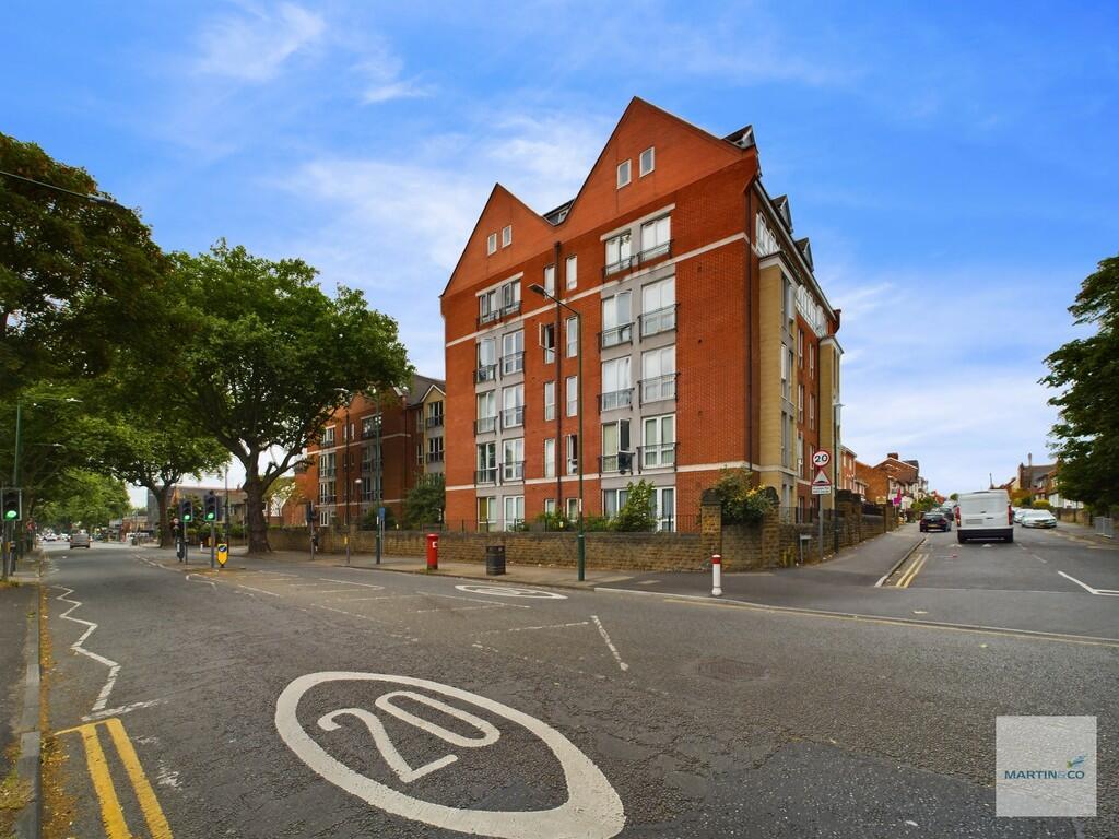 2-bed flat on The Pavilion, Russell Road, £125,000