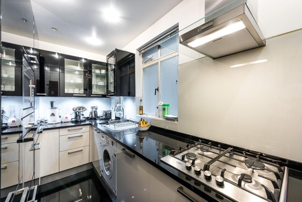 Apartment in London, Royal Borough of Kensington and Chelsea - View 3