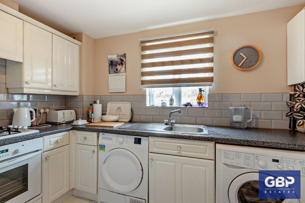 Apartment in Romford - View 5