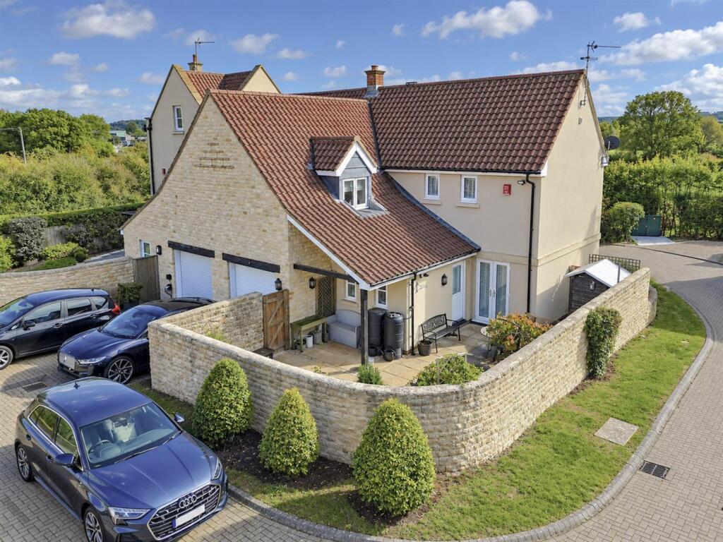House in Royal Wootton Bassett, Wiltshire - View 2