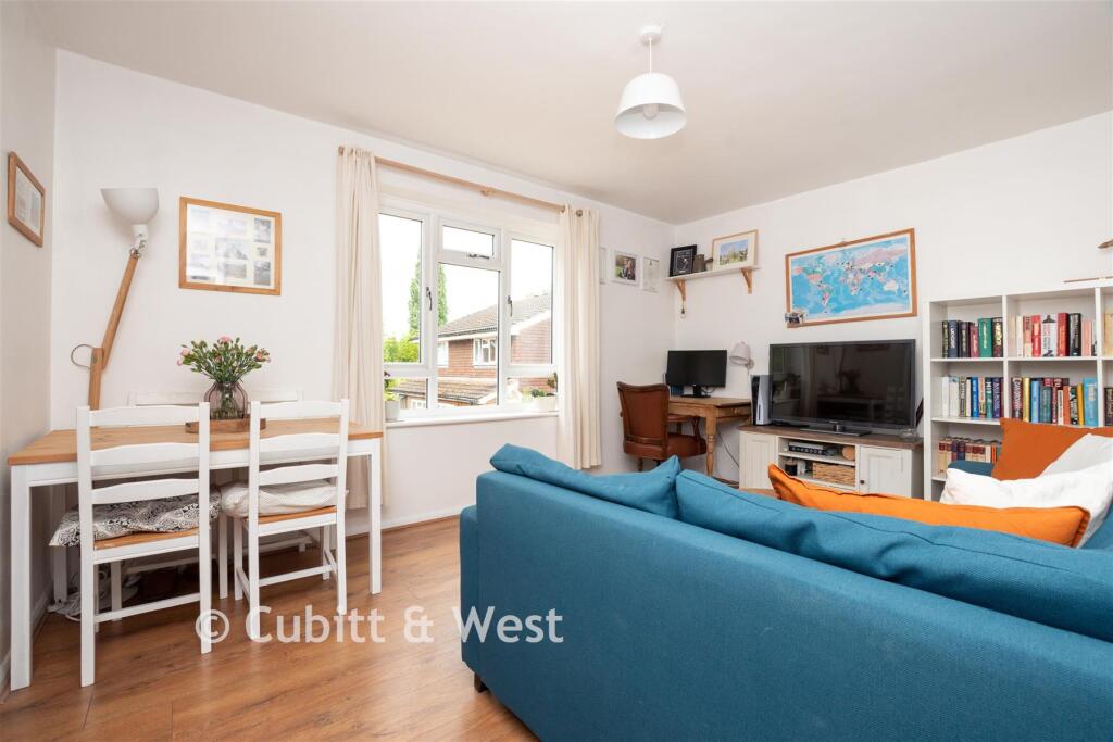 Apartment in Mole Valley, Surrey - More
