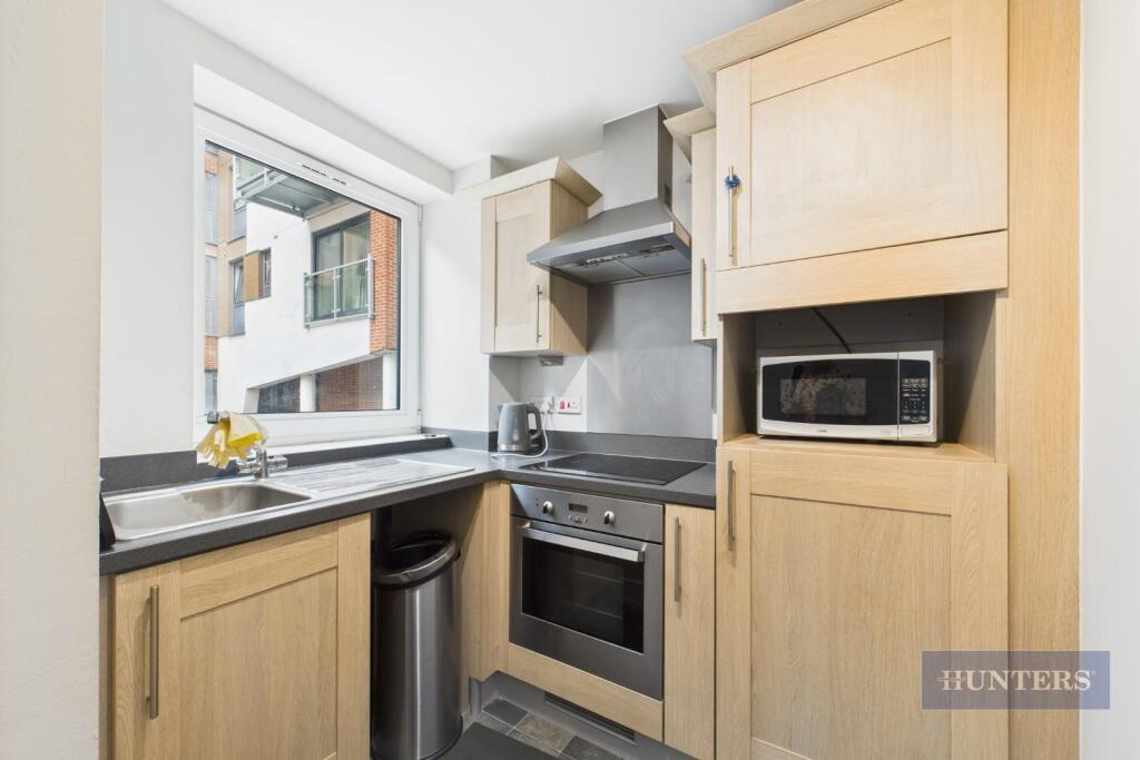 Apartment in Southampton - View 3
