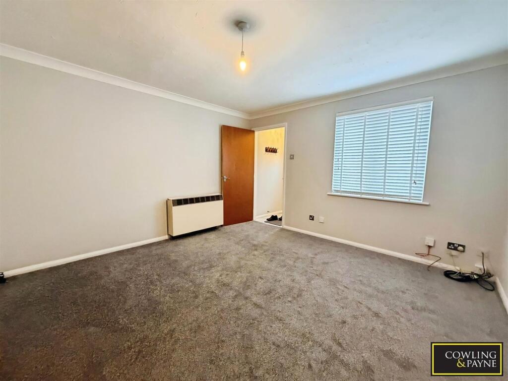 Apartment in Southend-on-Sea - More