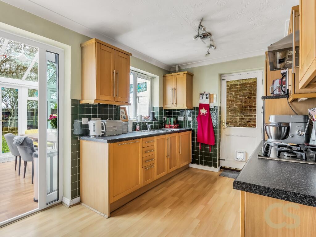 House in Broxbourne, Hammond Street - View 4