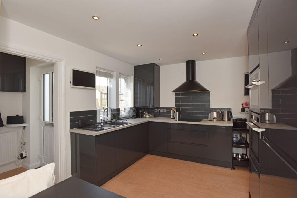 Fox Royd, Shepley, Huddersfield photo 3