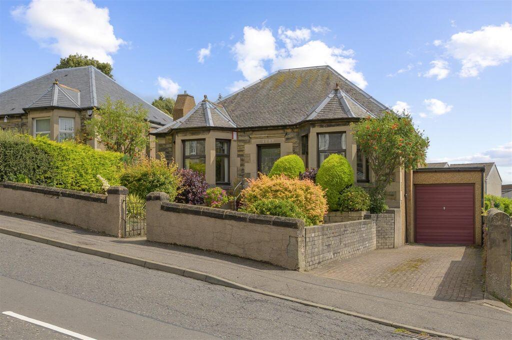 3-bed detached on 31 Townhill Road, Dunfermline, KY12 0QU, £285,000