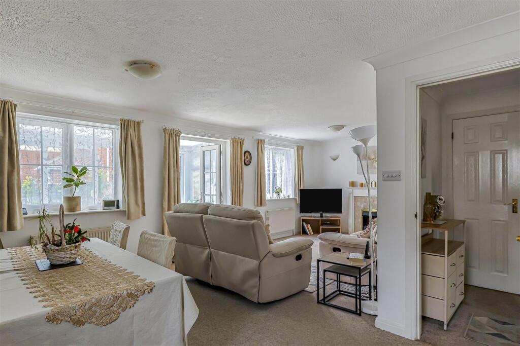 Henbest Close, Wimborne - View 4