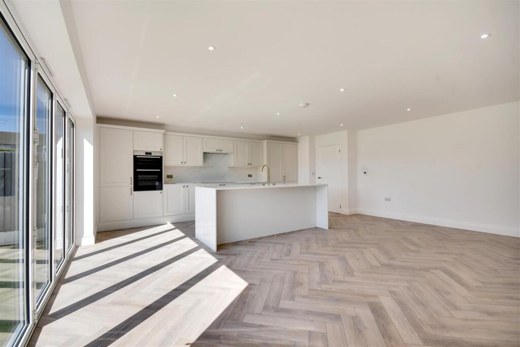 Glovers Field, Kelvedon Hatch, Brentwood photo 3