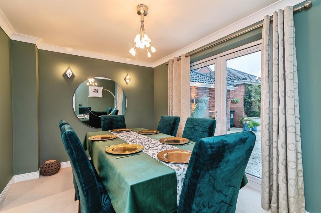 The Green, Carlton, Nottingham photo 4