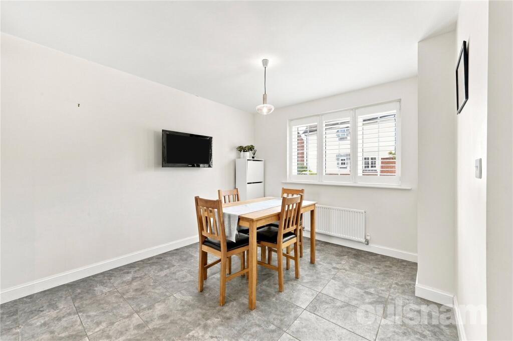 House in Bromsgrove, Rectory Garden, Alvechurch - More