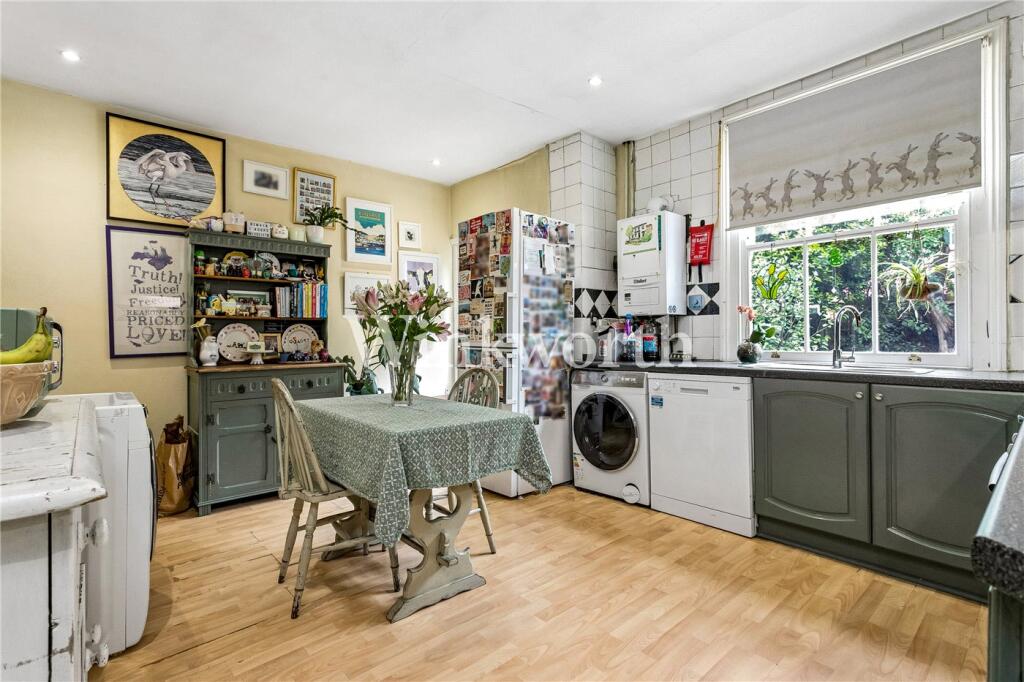 House in London - View 2