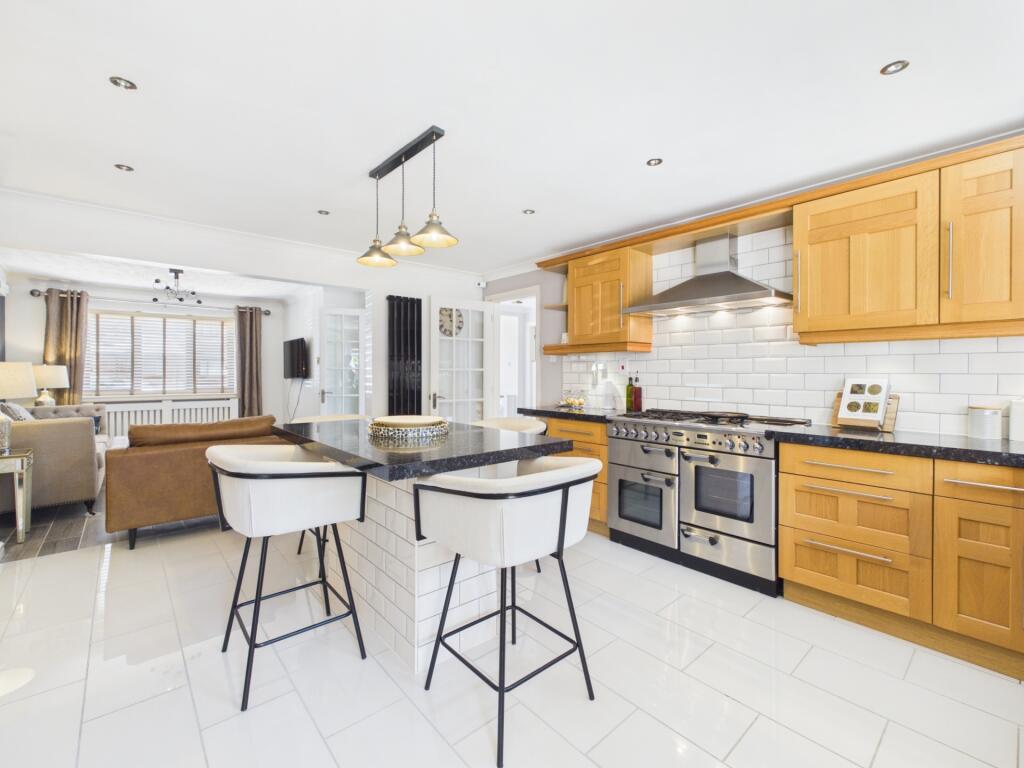 House in Northampton, Shelfleys, West Hunsbury - More