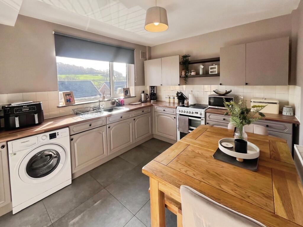Kershaw Crescent, Luddendenfoot, Halifax, HX2 photo 2