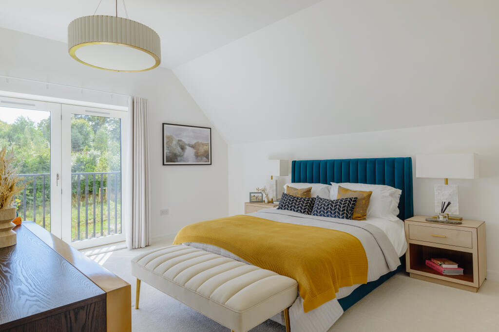 House in Shiplake - More