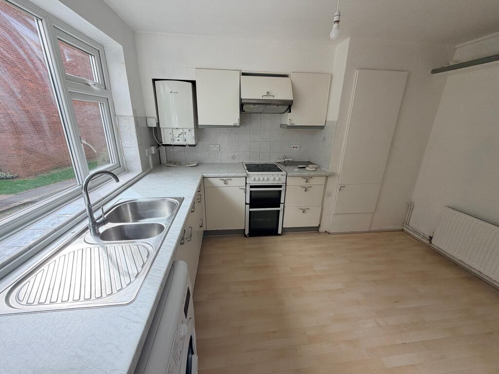 Flat 2, Lloyd Square, 12 Niall Close, Birmingham, West Midlands B15 3LX photo 4