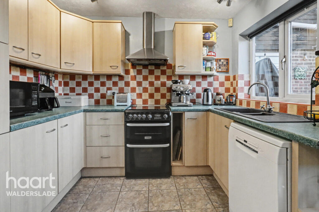 3-bed detached on Common Road, Blue Bell Hill, Chatham, £400,000
