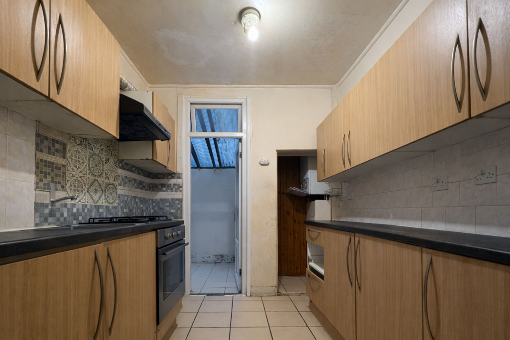 Clements Road, London, E6 photo 4