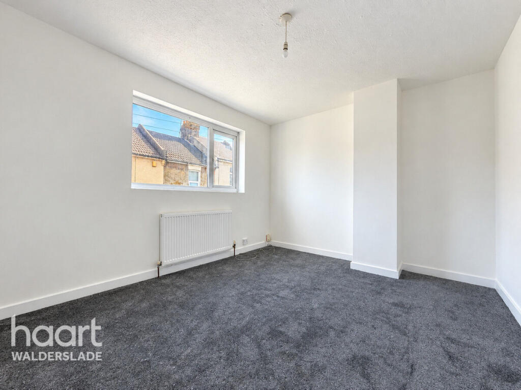 House in Chatham, Medway - View 4