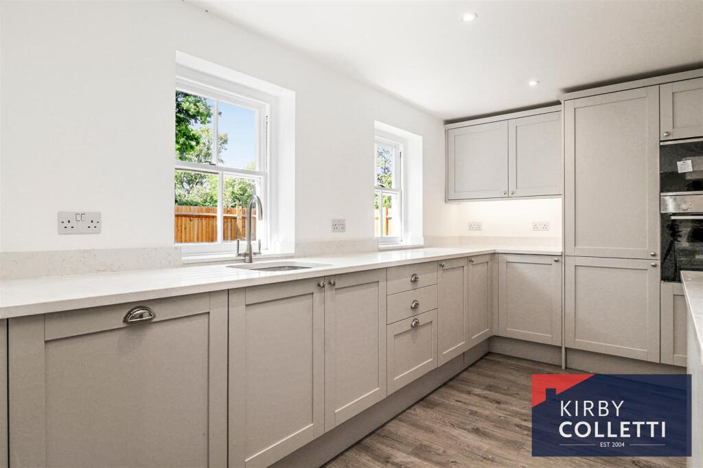 House in East Hertfordshire, Kings Hill, Ware - View 4