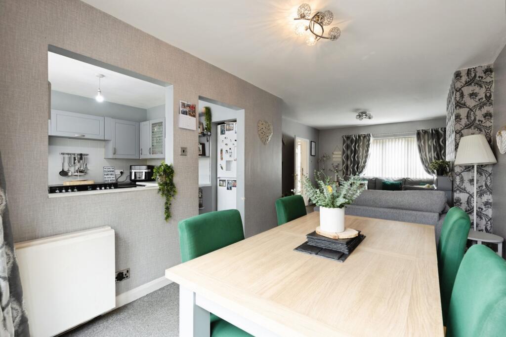 House in Stroud, Upton St. Leonards - More