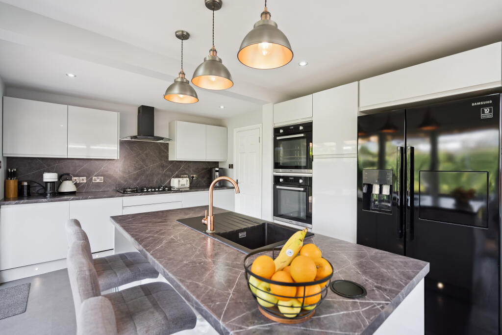 House in Falkirk, Stirling - More