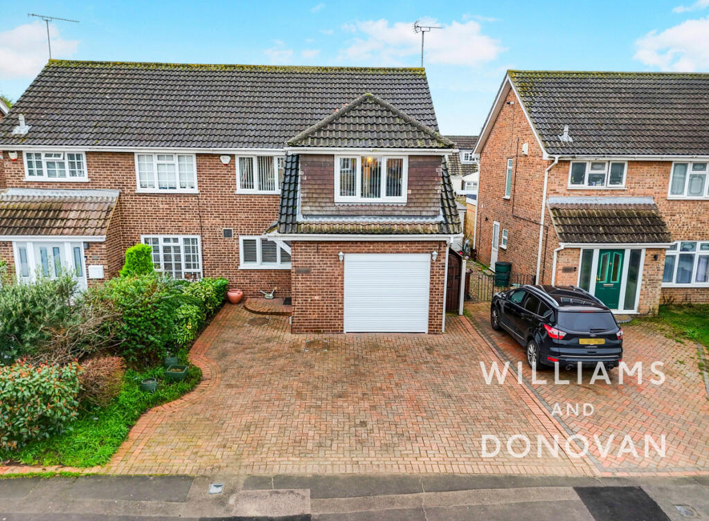 4-bed semi-detached on Woodside Avenue, Benfleet, £450,000
