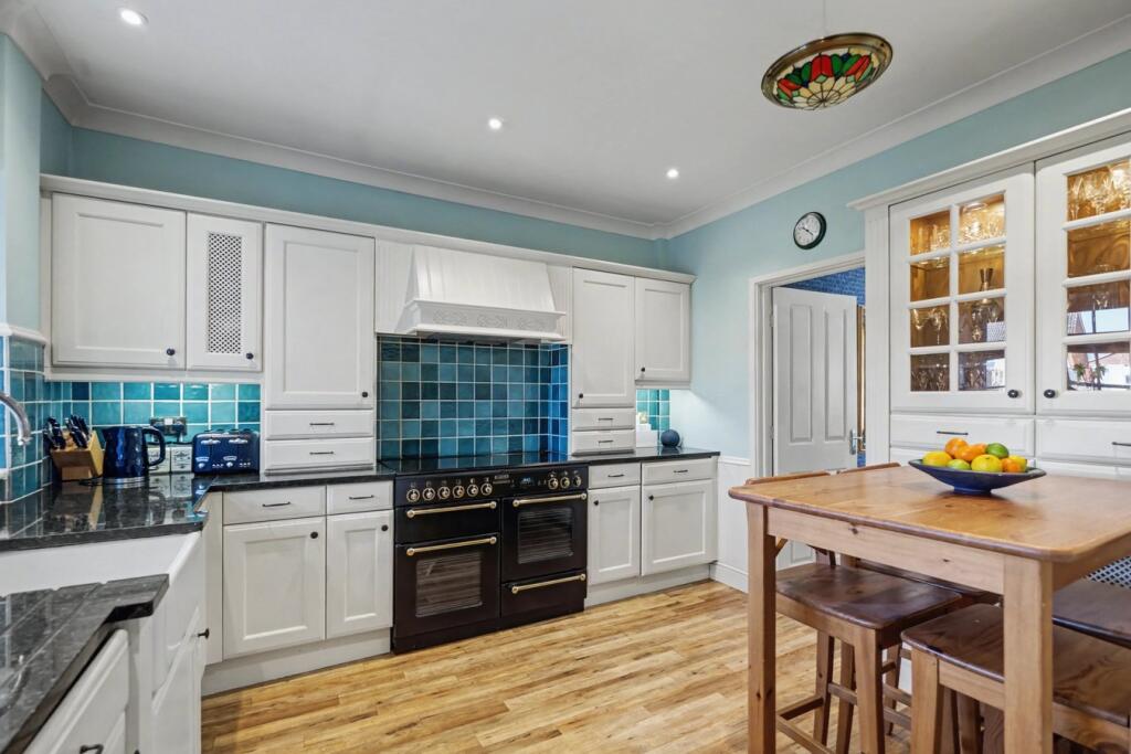 Britten Crescent, Great Baddow, Chelmsford, CM2 - View 4