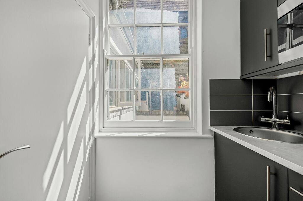 kitchen 2.jpg