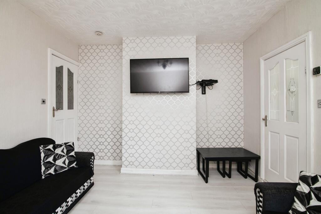 House in Sandwell, West Midlands - More