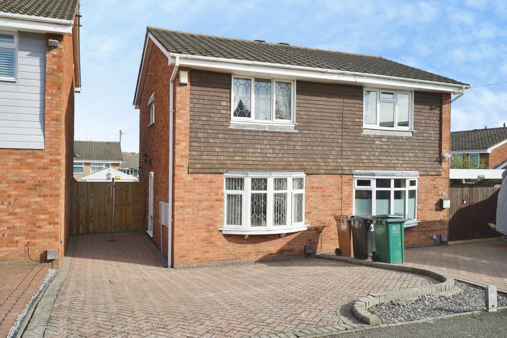 Main image of property: Stoneydale Close, Swadlincote, DE11