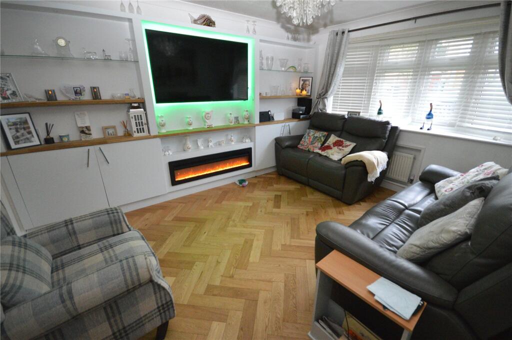 Leyhill Drive, Luton, Bedfordshire, LU1 photo 2