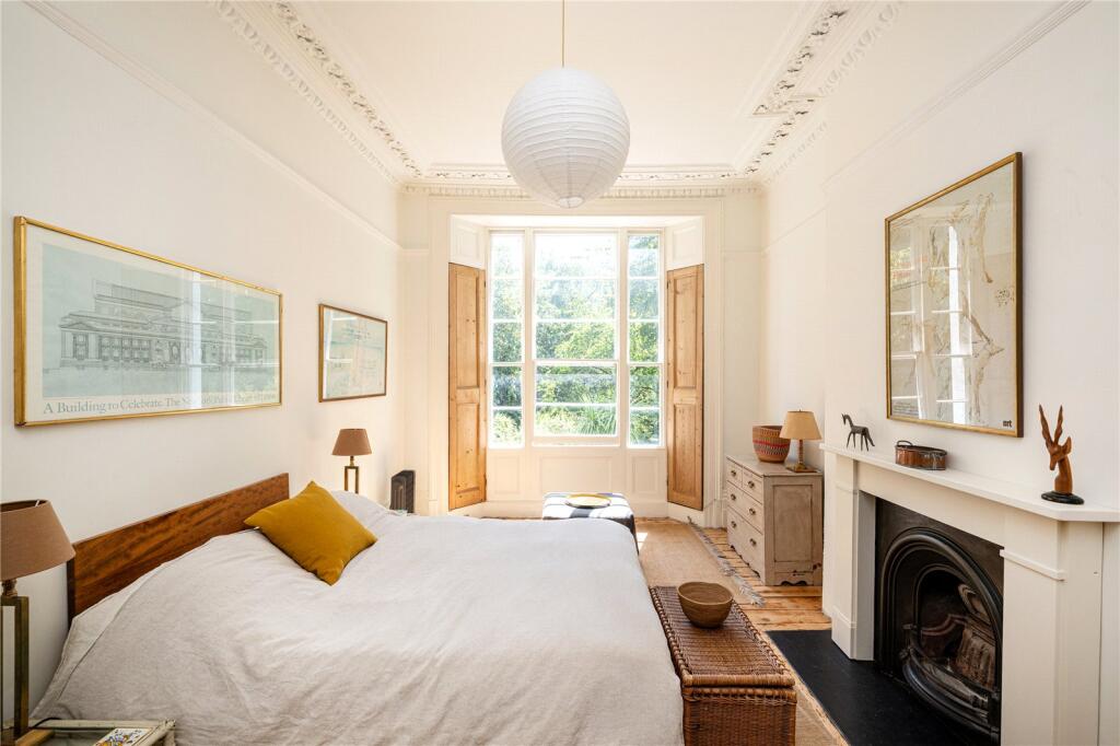 Apartment in London, Royal Borough of Kensington and Chelsea - More