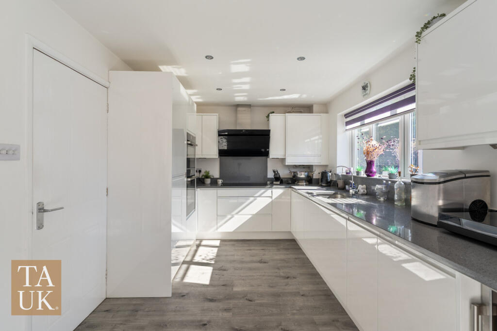 House in Ellesmere Port, Cheshire Oaks - More