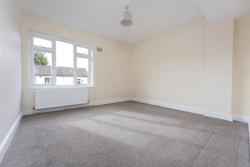 Apartment in Sutton - View 4