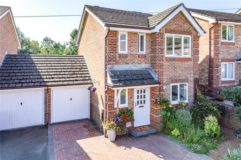 3-bed detached on Crown Rise, Chertsey, Surrey, KT16, £550,000