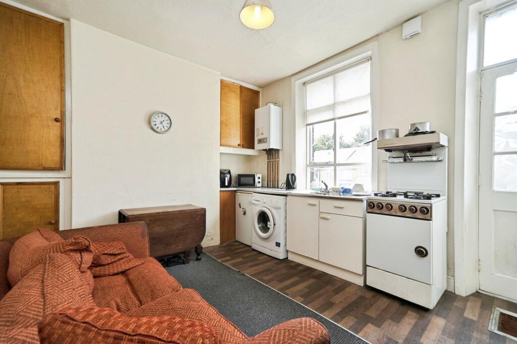 Crownest Road, Bingley photo 5