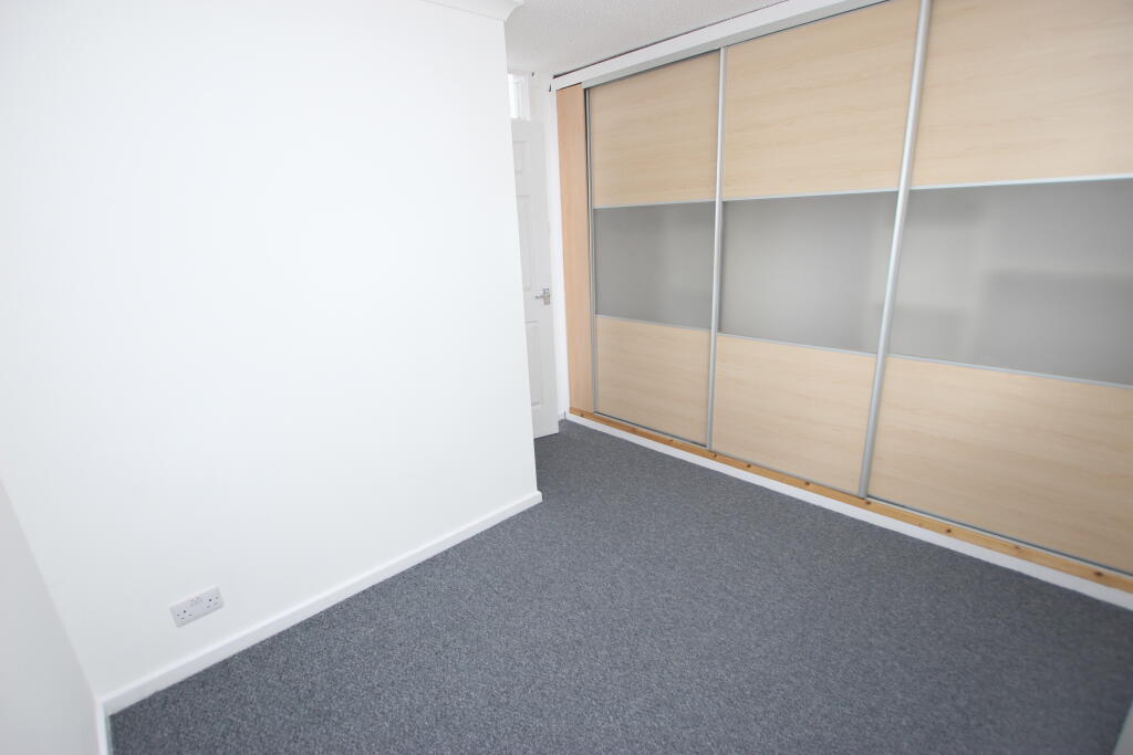 Apartment in Houghton Regis, Central Bedfordshire - View 5
